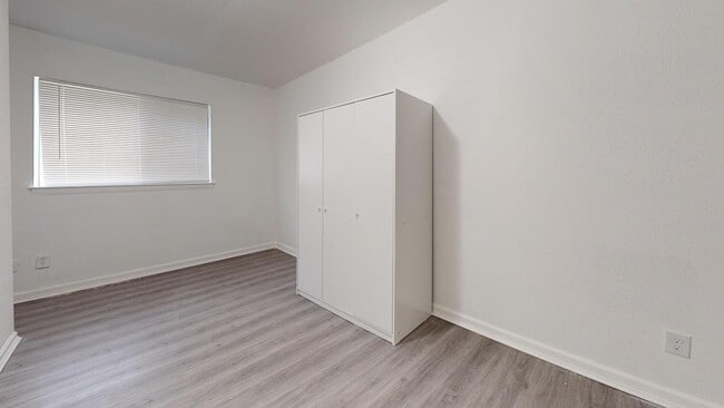 Building Photo - 3525 Hacienda Dr
