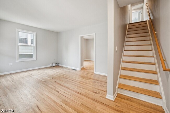 Foto del edificio - 21 Hillside Ave