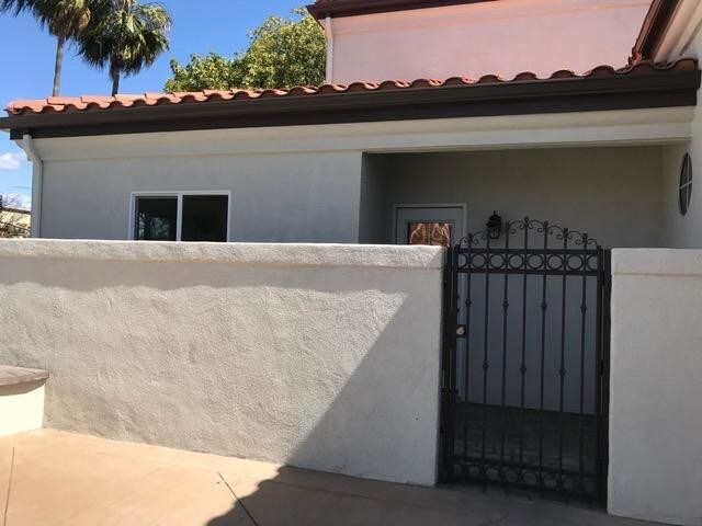 Private/separate entrance - 28 Aprilla