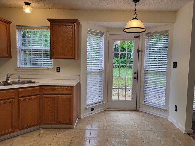 Building Photo - 3 bedroom in Northwoods
