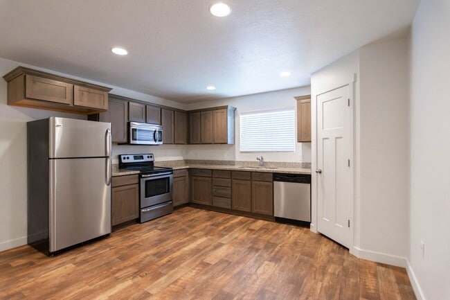 Building Photo - Up to 1 Month Free! Open House Every Satur...