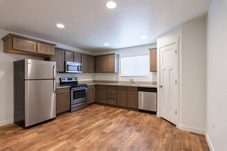 Building Photo - 190 E 630 N