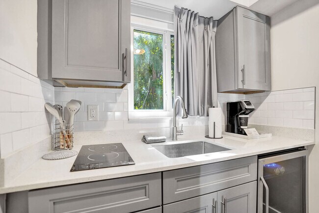Foto del edificio - 3621 N Ocean Blvd