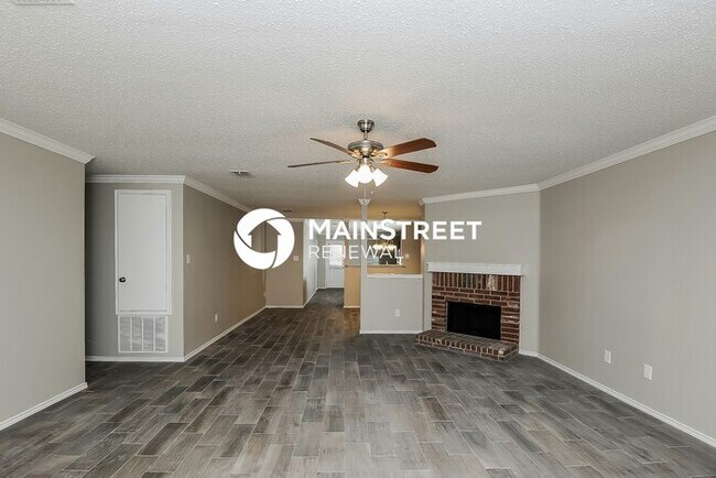Building Photo - 3 Bedroom Pet-Friendly Home in Burleson, TX with Main Street Renewal