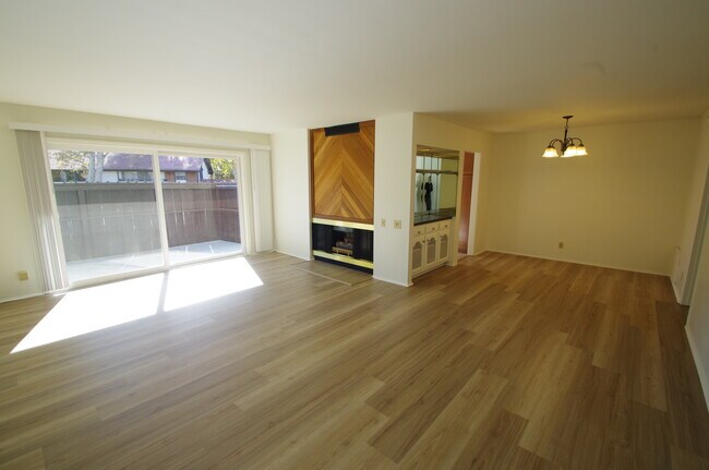 Building Photo - 31555 Lindero Canyon Rd