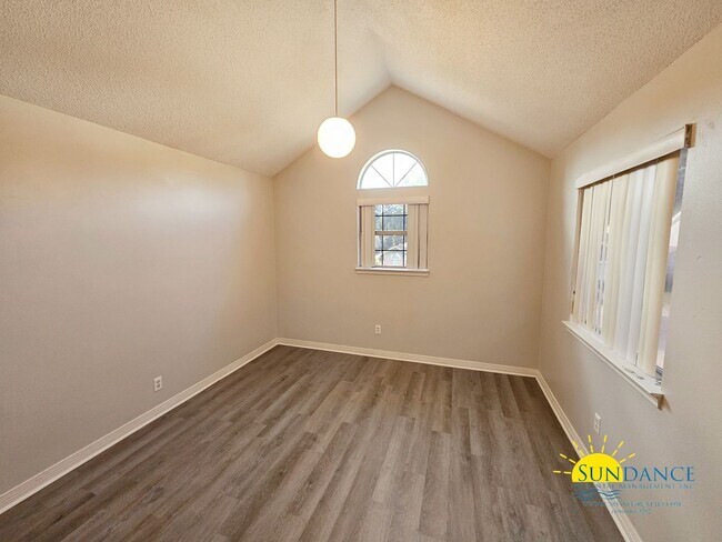 Building Photo - Great 3 Bedroom Home in Fort Walton Beach!
