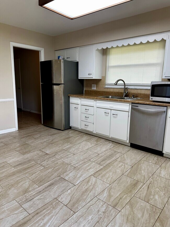 Foto del edificio - 2671 Montcalm Rd