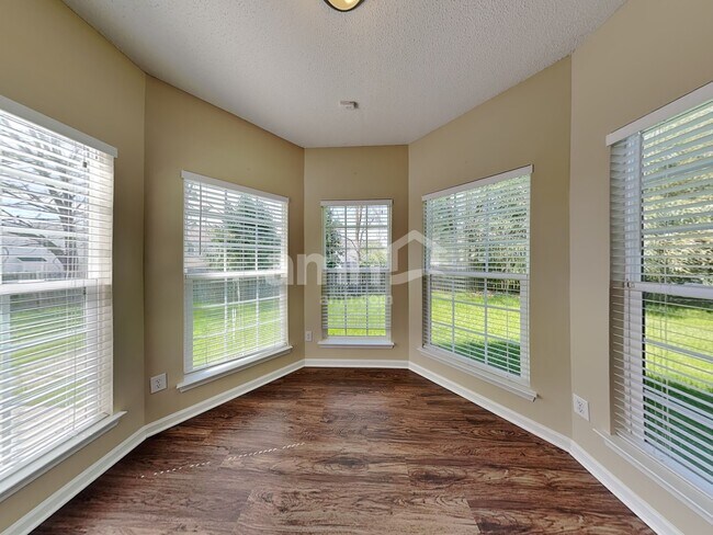 Building Photo - 1006 Holly Park Dr