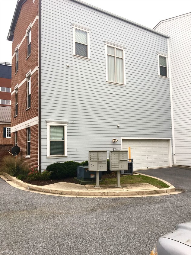 Building Photo - 127 Albemarle St