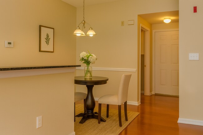 Foto del edificio - Capri at Hunters Creek - 2 WEEKS RENT FREE...