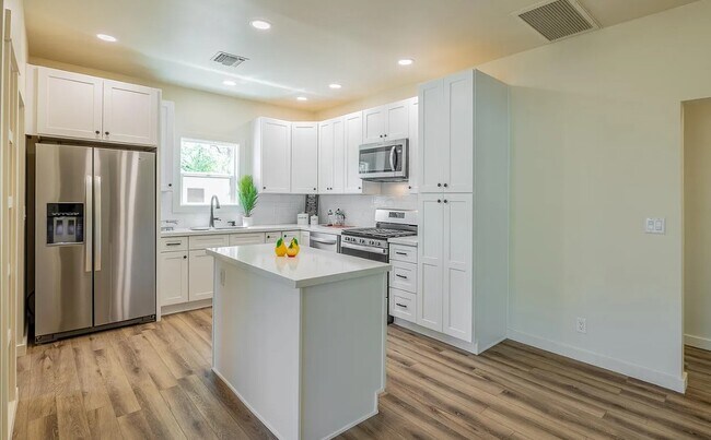 Foto del edificio - 2646 East 5th Street