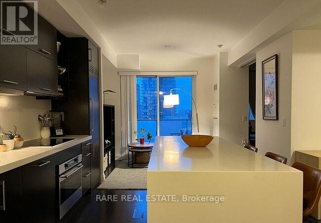 Building Photo - 65 St Mary St