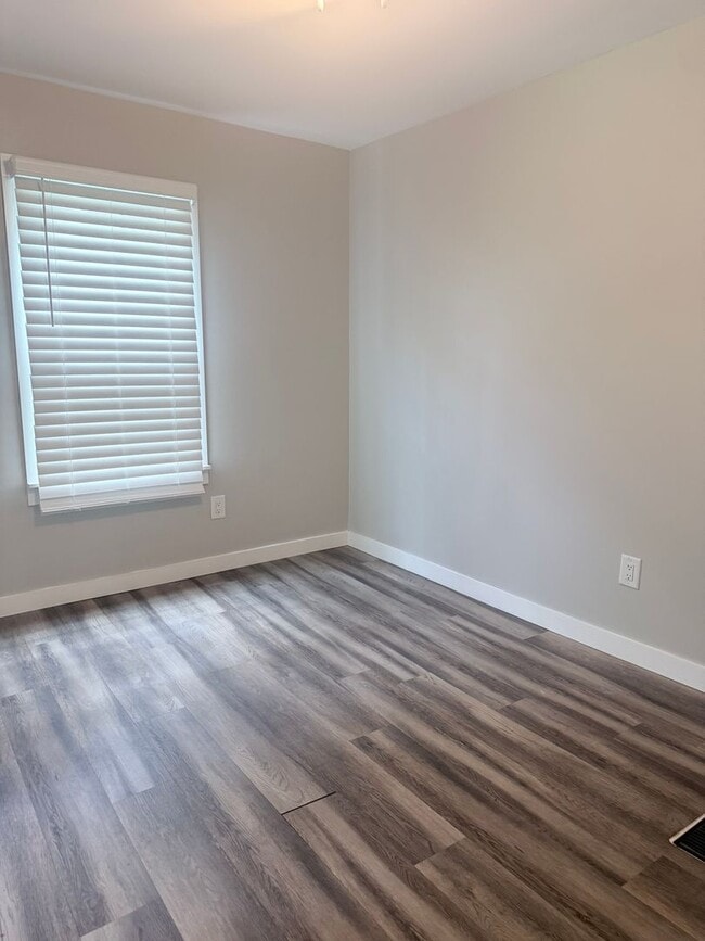 Photo - 2 bedroom, 1 bath, large back yard House