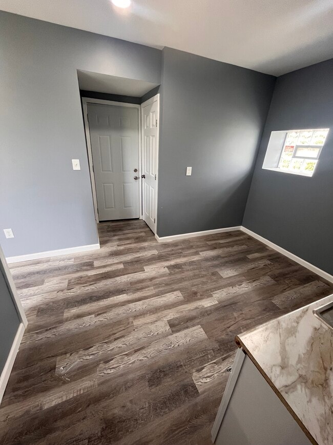 Building Photo - 5564 Hebert St