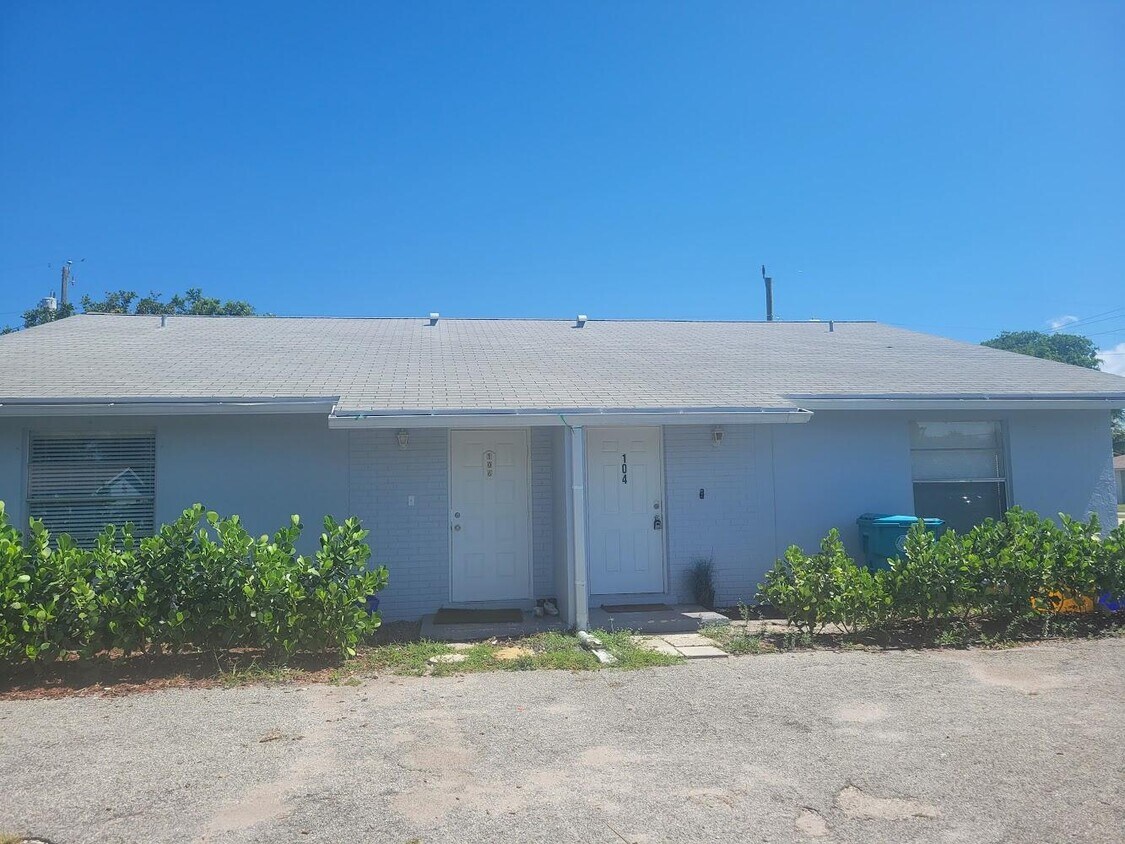 Primary Photo - 104 SE 11th Ave