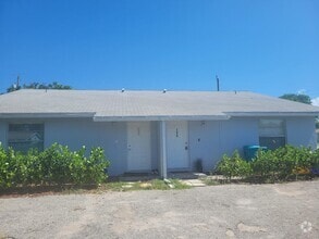 Building Photo - 104 SE 11th Ave