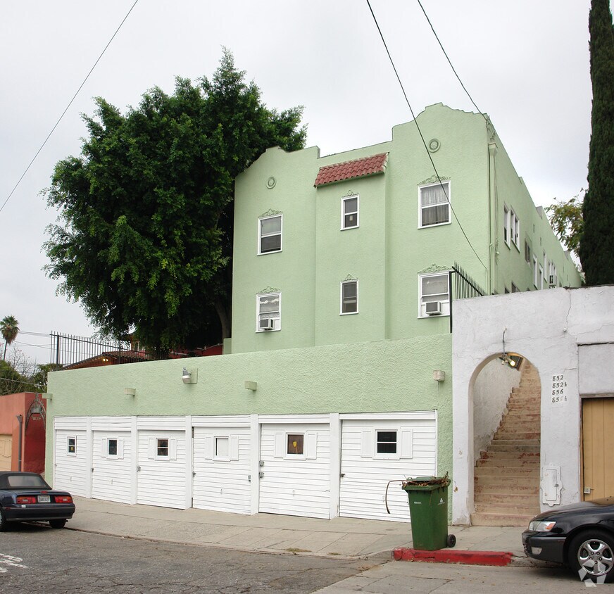 Foto del edificio - 860-864 N Occidental Blvd