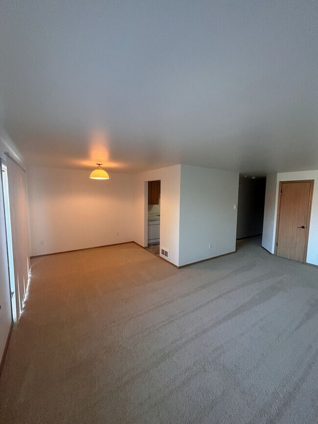Building Photo - 218