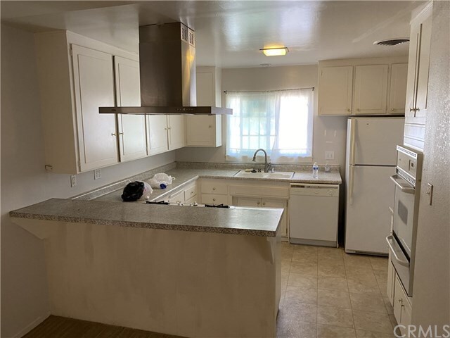 Foto del edificio - 587 W Blaine St