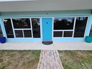 Building Photo - 733 NW 30th Ct