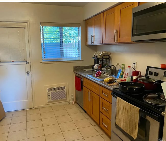 Foto del edificio - Adorable 2 bed 1 bath unit located in a 4 Plex close to Downtown Vacaville!!