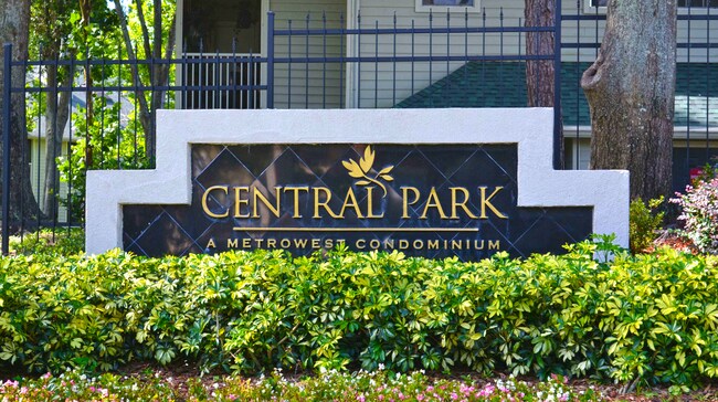 Building Photo - Fantastic 2/1 condo at Central Park in Met...