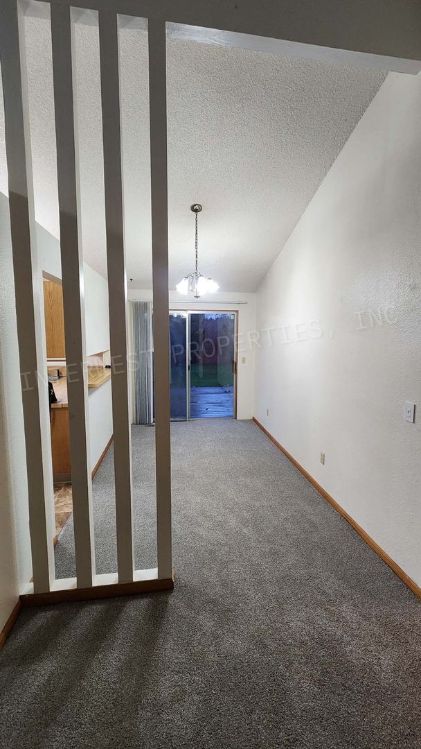 Foto del edificio - *1ST MONTH'S RENT FREE PROMO*  3 Bed 2 Bath Beaverton Home with big backyard, storage shed, A/C a...