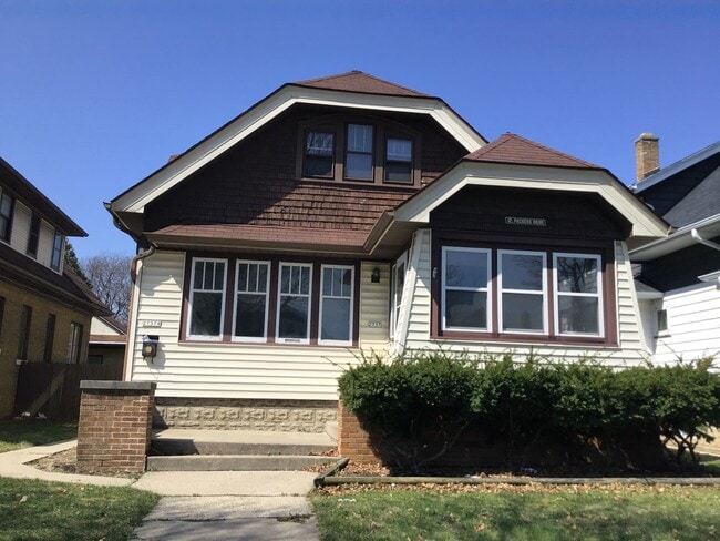 Building Photo - 2737 N 55th St