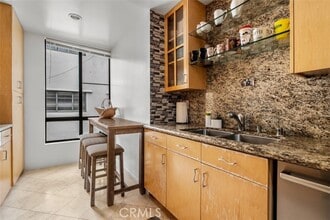 Building Photo - 450 N Oakhurst Dr