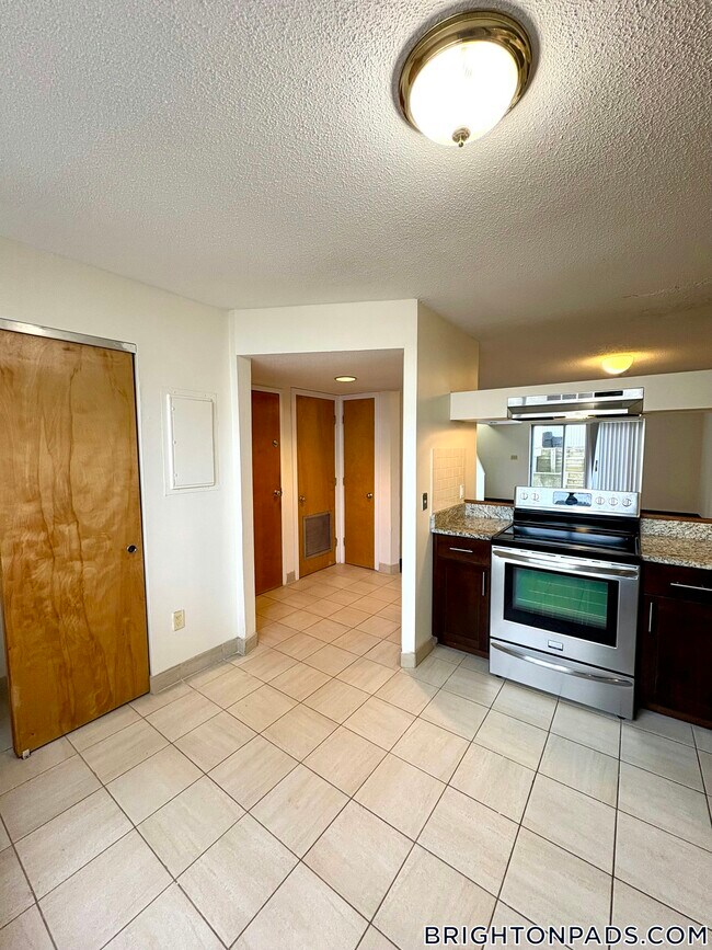 Foto del edificio - 154 N Beacon St