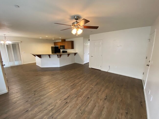 Building Photo - 3 Bed, 2 Bath available on Bella Oaks Rent...