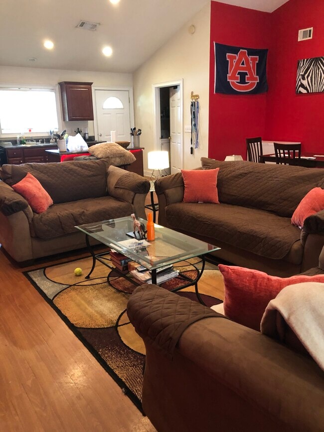Photo - 807 W Longleaf Dr House