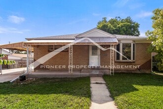 Building Photo - 1280 Mariposa Dr