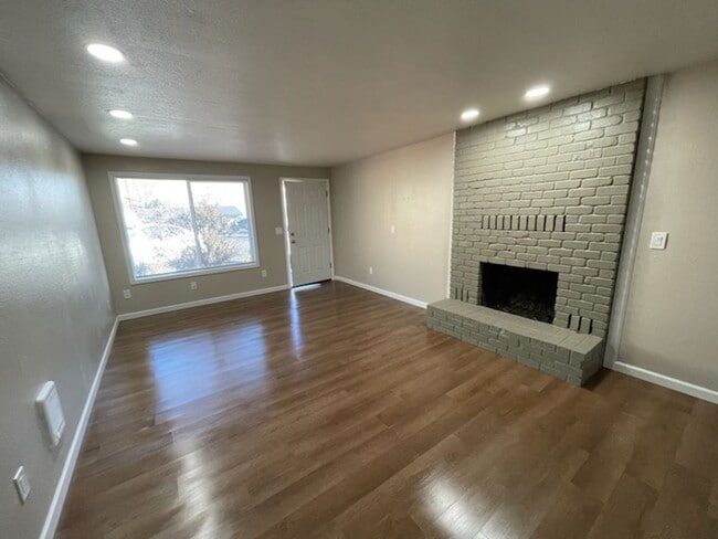 Building Photo - Newly Remodeled 3 Bedroom Ranch Style Home