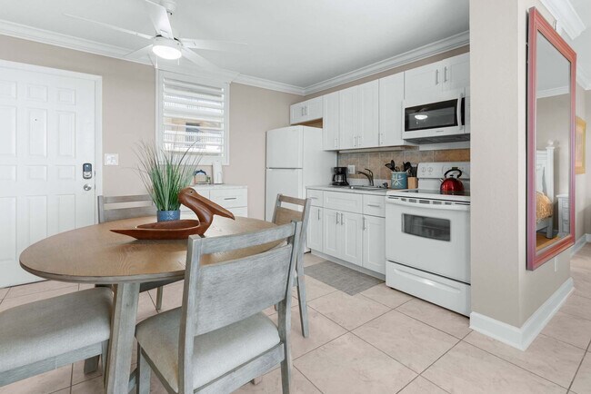 Foto del edificio - 5600 Bonita Beach Rd SW