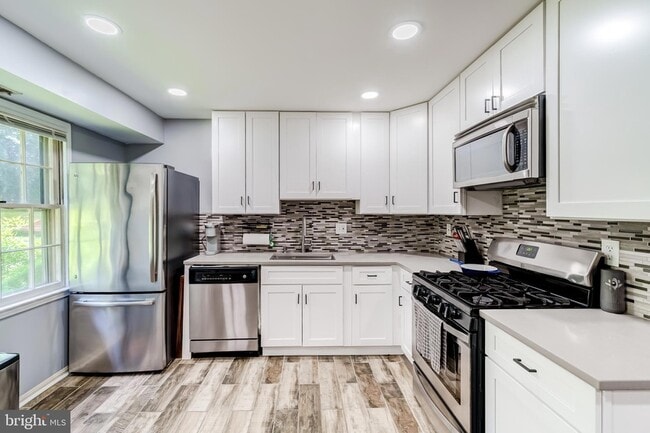 Foto del edificio - 6012 Westchester Park Dr