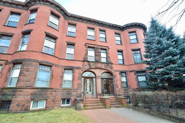 Building Photo - 1801 Beacon St