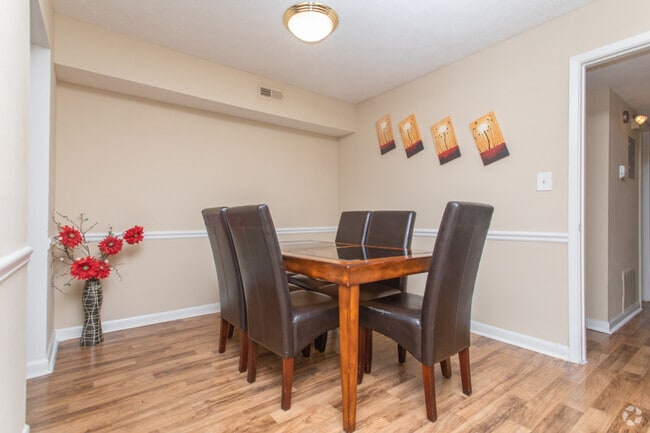 2BR, 2BA - 1000SF - The Reserve at Brookhaven