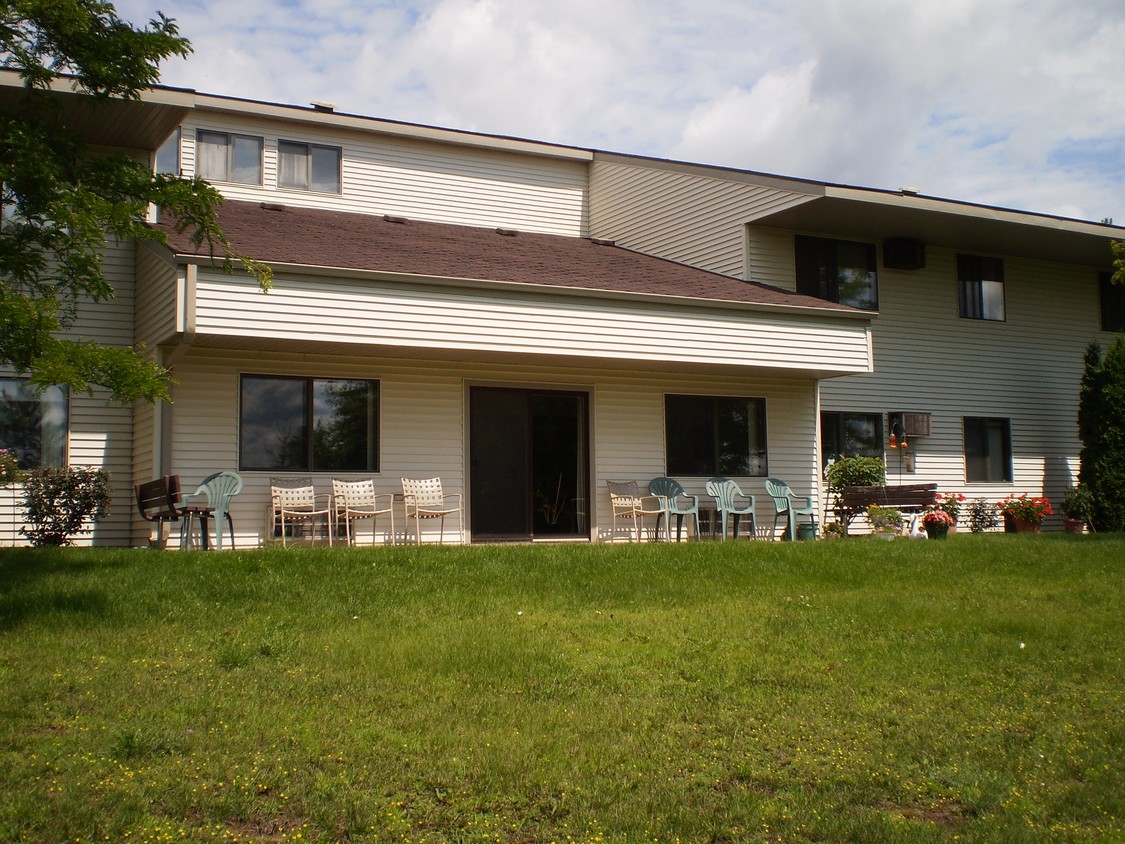 Primary Photo - Hilltop Manor Apartments