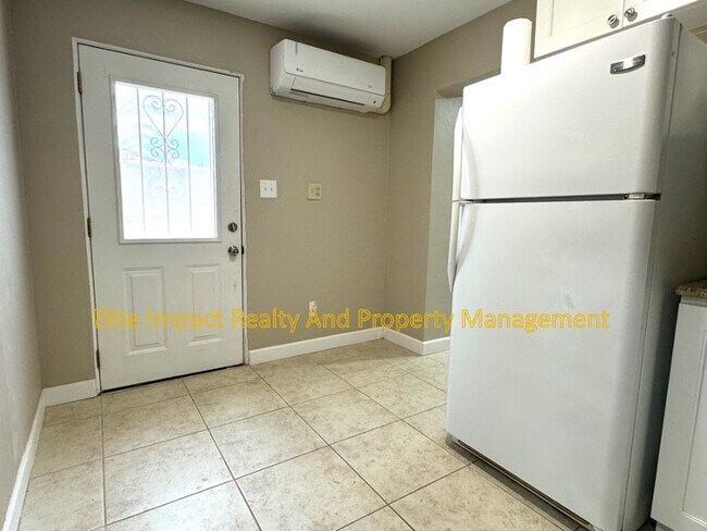 Foto del edificio - 2637 N Wilson Ave