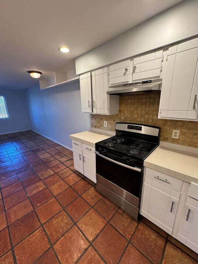 Foto del edificio - 3208 E Almartin St