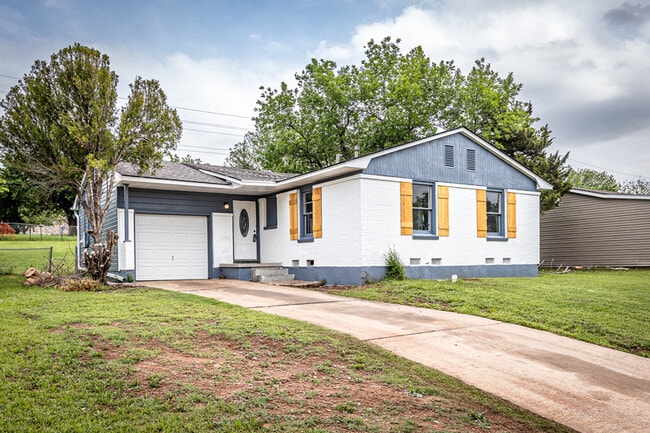 Building Photo - 2411 NW 35th St