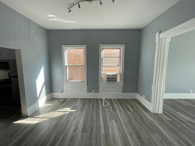 Foto del edificio - 1729 N Whipple St