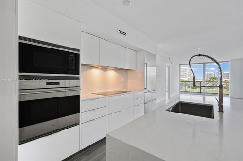 Foto del edificio - 9521 E Bay Harbor Dr