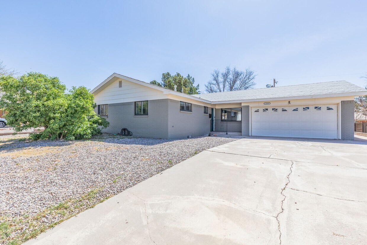 Primary Photo - *MOVE IN SPECIAL* Updated 3 bedroom 2 bath...