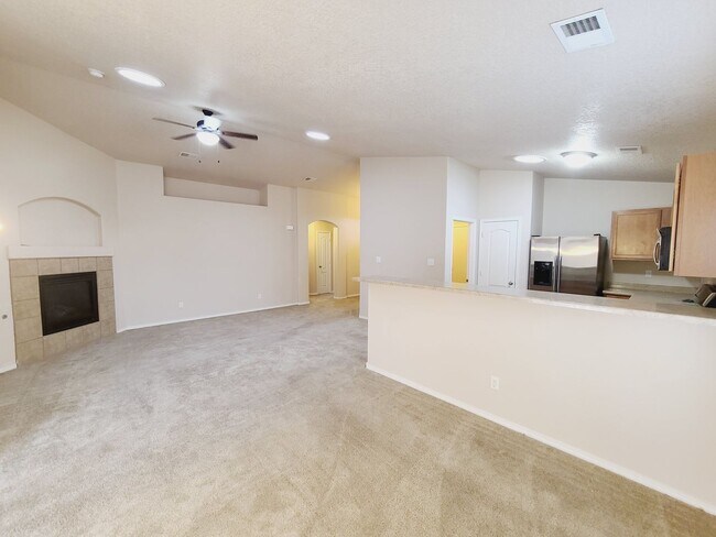 Building Photo - Charming 3 bedroom, 2 bathroom home locate...