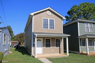 Building Photo - 1141 St Clair Ave