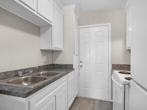 Building Photo - 2202 Solo St