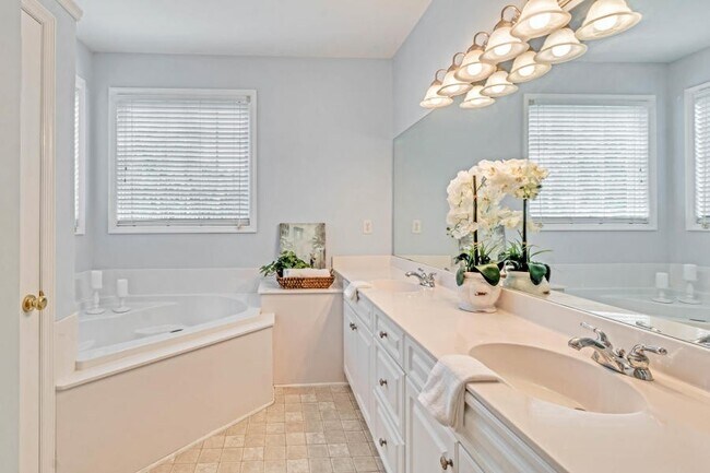 Foto del edificio - Available May 11th. Gorgeous 4 BR/2.5 BA Home Available in Berkleigh!