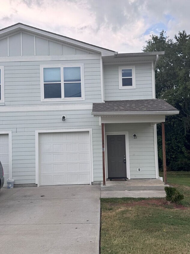 Foto principal - Welcome to Your New 3 bedroom/2 bath Home ...